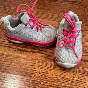 Jordan Kids Sneakers in Gray and Pink